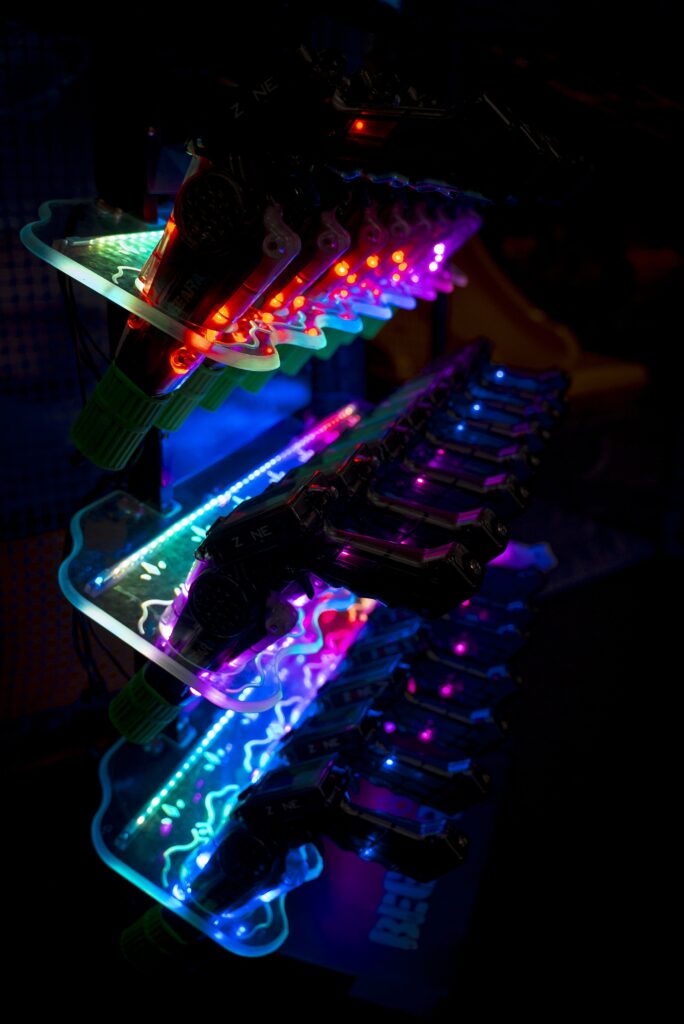 Equipo compitiendo en laser tag portátil en evento Barcelona
