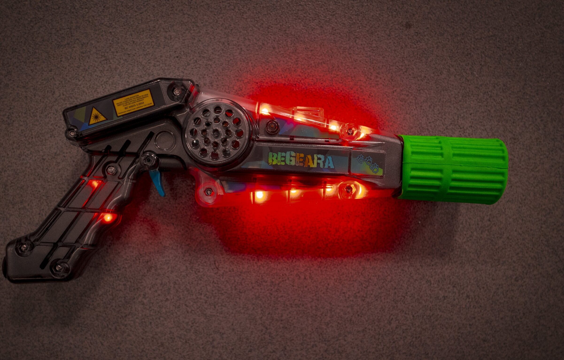 Partida de laser tag portátil con hinchables en evento Rubies Laser Tag Events Barcelona